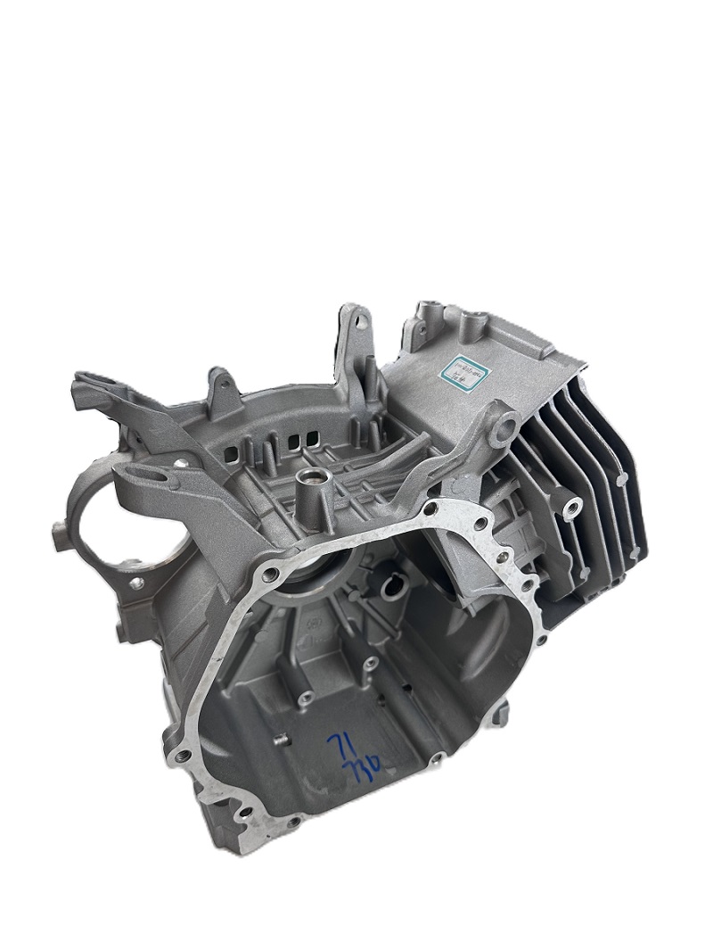 Картер двигателя LIFAN 11110/KP420E